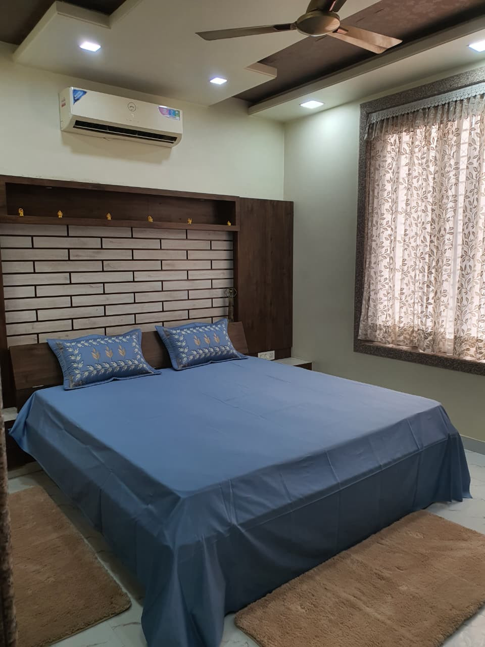 BEDSHEET KING SIZE WITH EMBROIDERY PILLOW COVERS