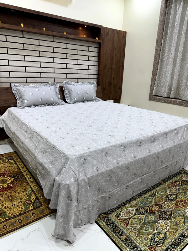 KING SIZE BEDSHEET WITH FRILL PILLOW COVERS (108*108)