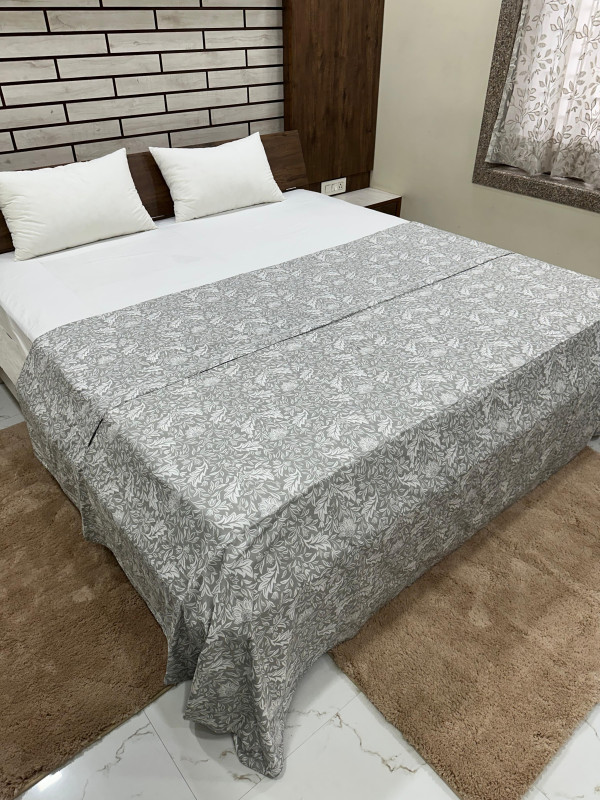 DOHAR BOUDLE BED KING SIZE