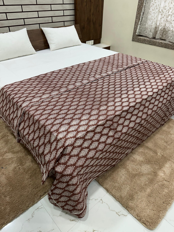 DOHAR BOUDLE BED KING SIZE