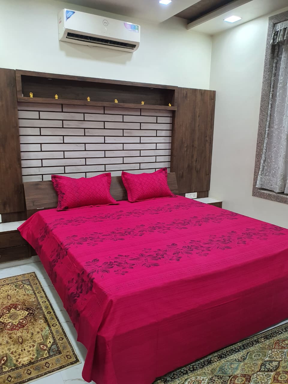 BEDSHEET KING SIZE WITH CULTED PILLOW COVER