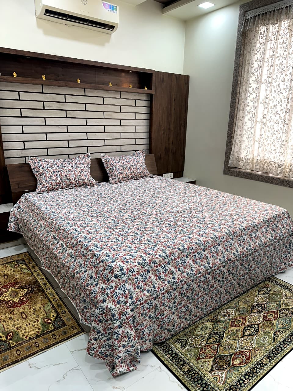 KING SIZE BEDSHEET WITH CULTED PILLOW COVERS (108*108)