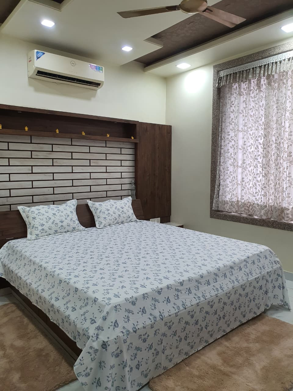 BEDSHEET KING SIZE WITH CULTED PILLOW COVER