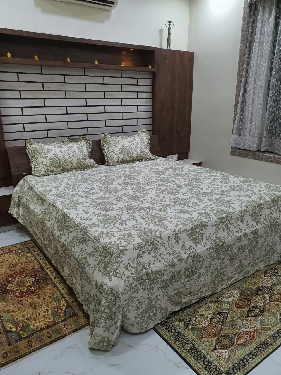 BEDSHEET KING SIZE WITH FRILL PILLOW COVERS