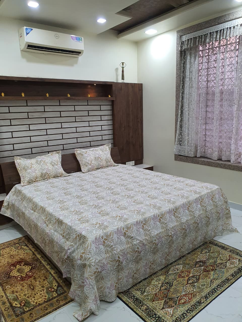 BEDSHEET KING SIZE WITH CULTED PILLOW COVER