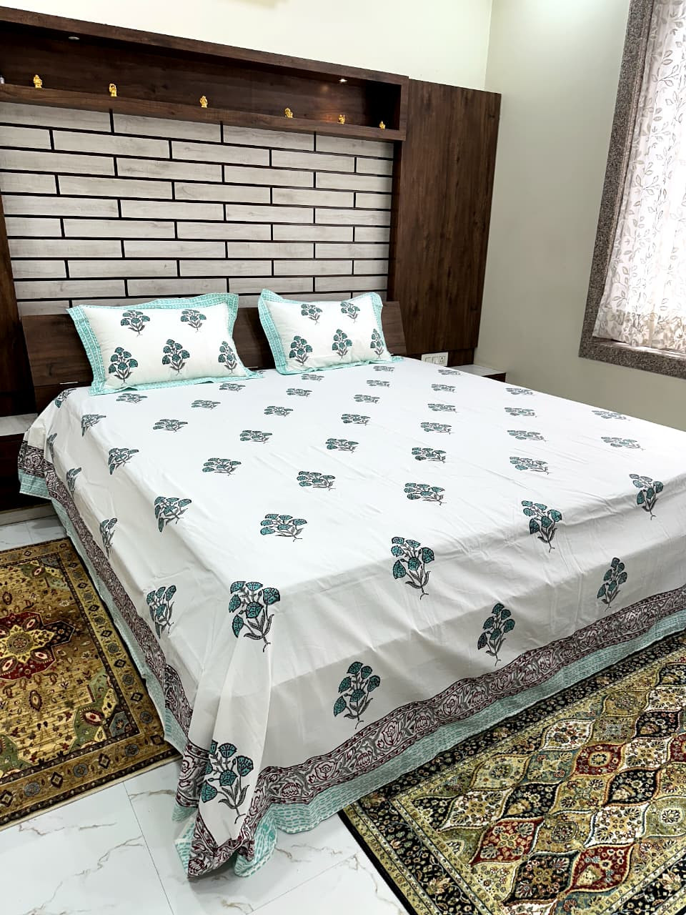 KING SIZE BEDSHEET WITH  PILLOW COVERS (108*108)