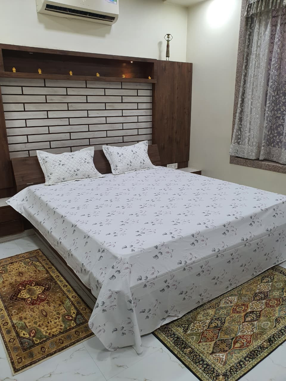 BEDSHEET KING SIZE WITH FRILL PILLOW COVERS