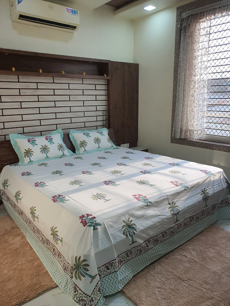 BEDSHEET KING SIZE WITH PILLOW COVERS