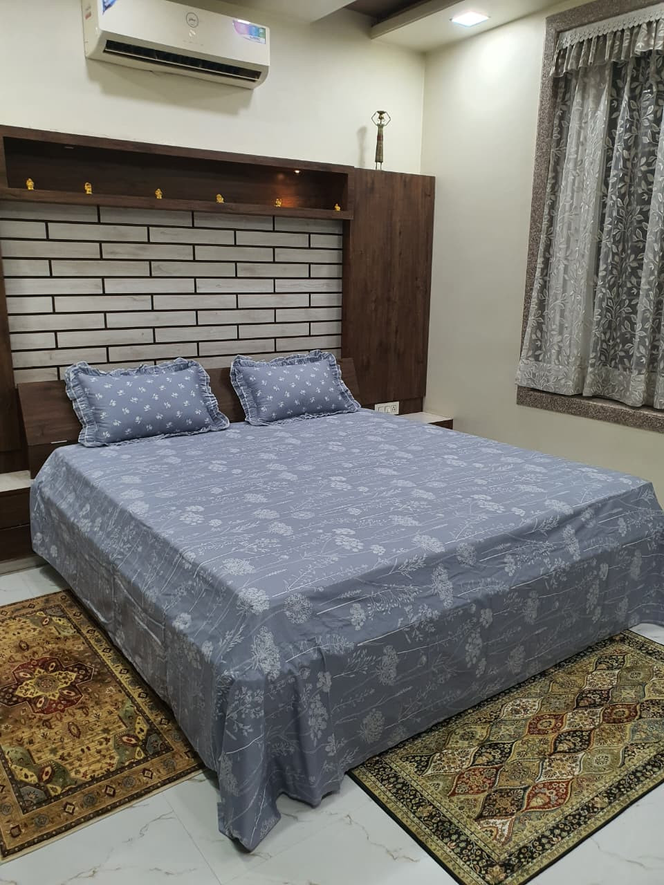 BEDSHEET KING SIZE WITH FRILL PILLOW COVERS