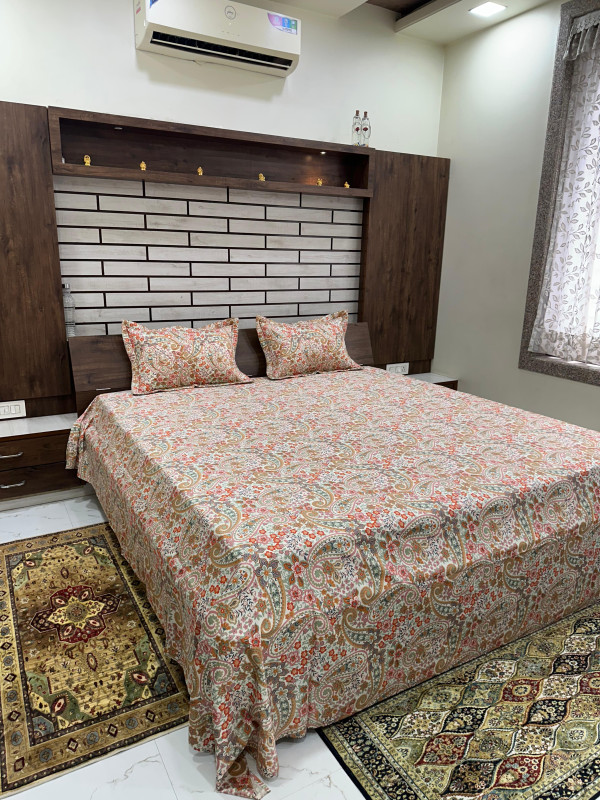 BEDSHEET KING SIZE WITH CULTED PILLOW COVERS