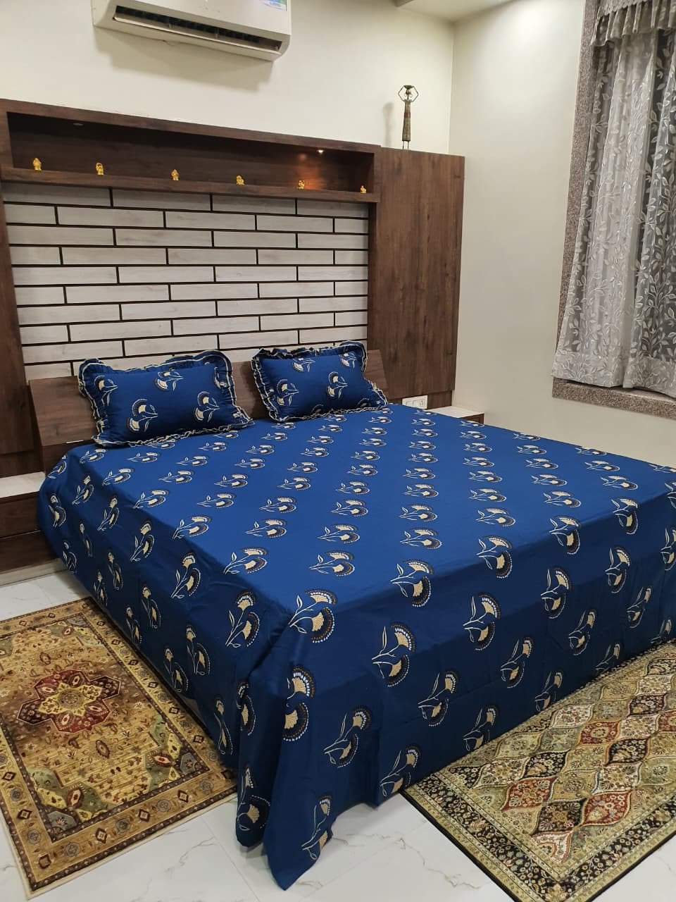 BEDSHEET KING SIZE WITH FRILL PILLOW COVERS