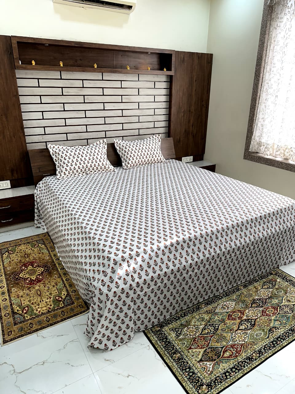 KING SIZE BEDSHEET WITH CULTED PILLOW COVERS (108*108)