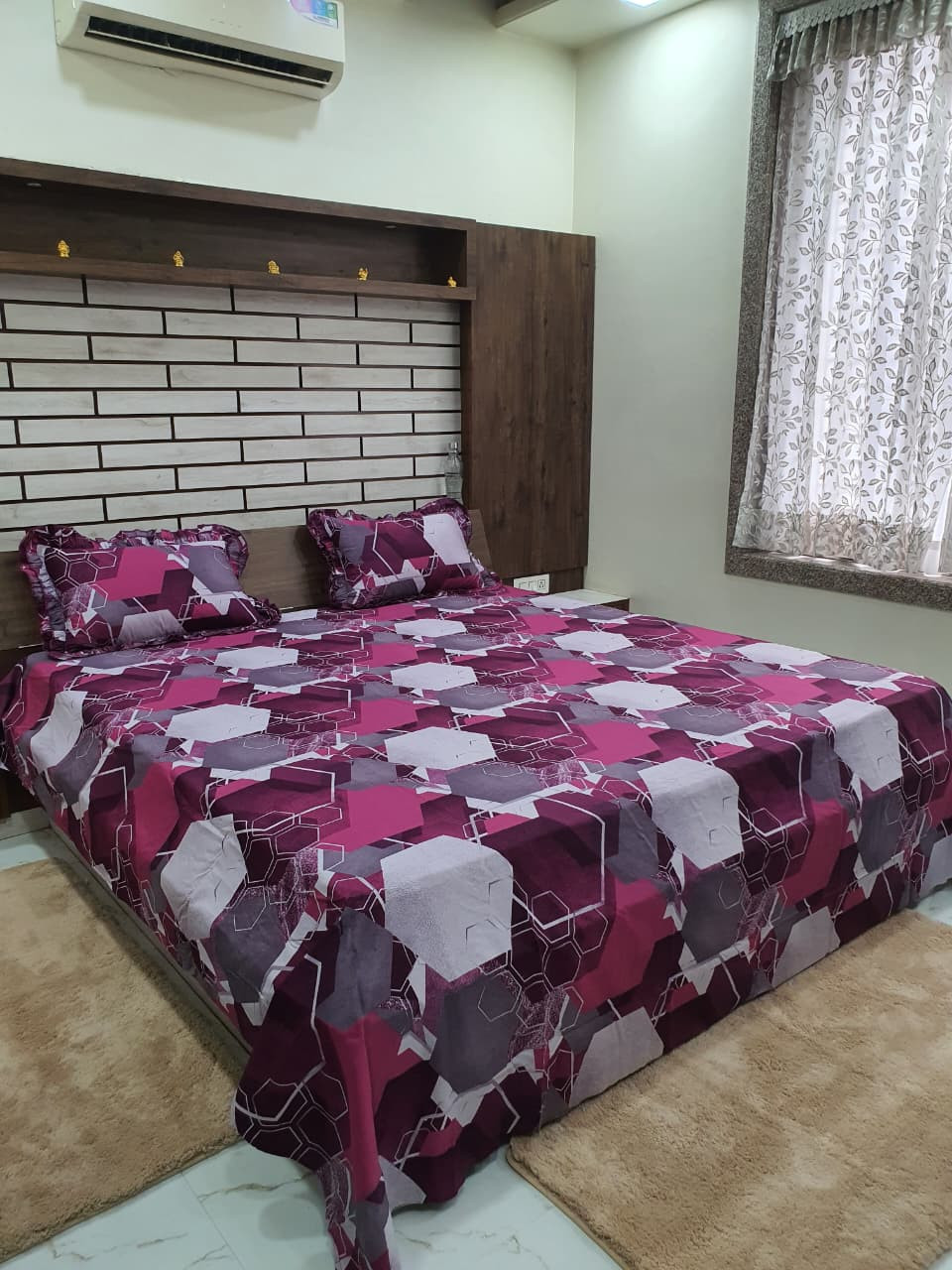 BEDSHEET KING SIZE WITH FRILL PILLOW COVERS