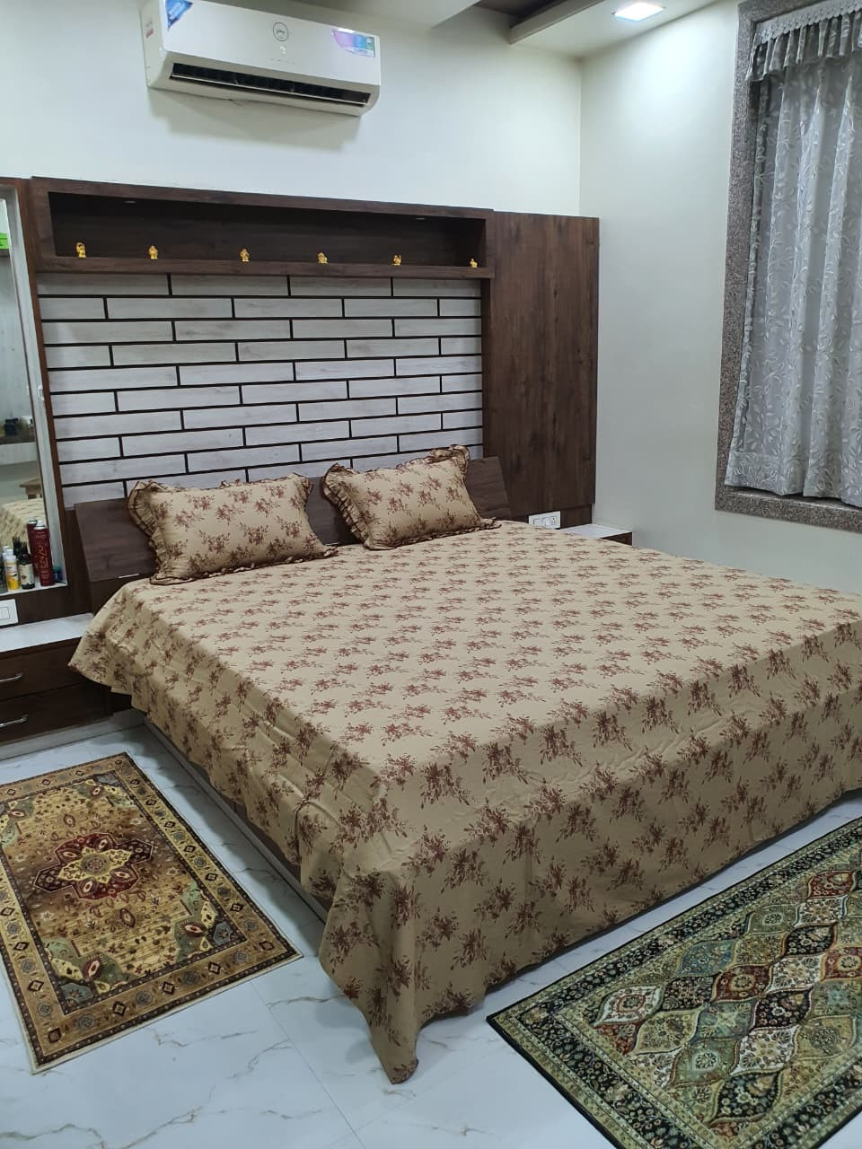 BEDSHEET KING SIZE WITH CULTED PILLOW COVER