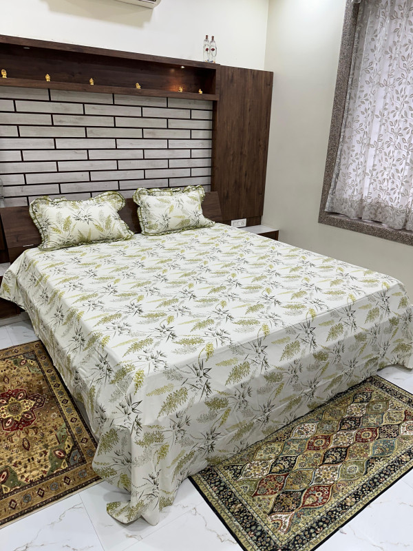 BEDSHEET KING SIZE WITH FRILL PILLOW COVERS